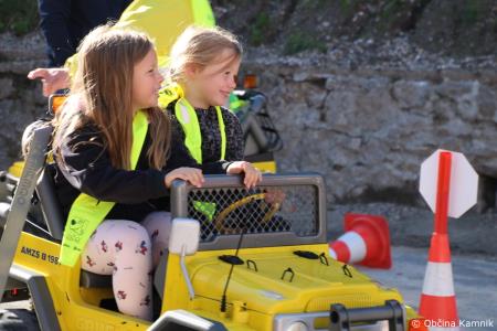 Tudi otroci kamniških šol in vrtcev so bili danes trajnostno povezavi  (9)